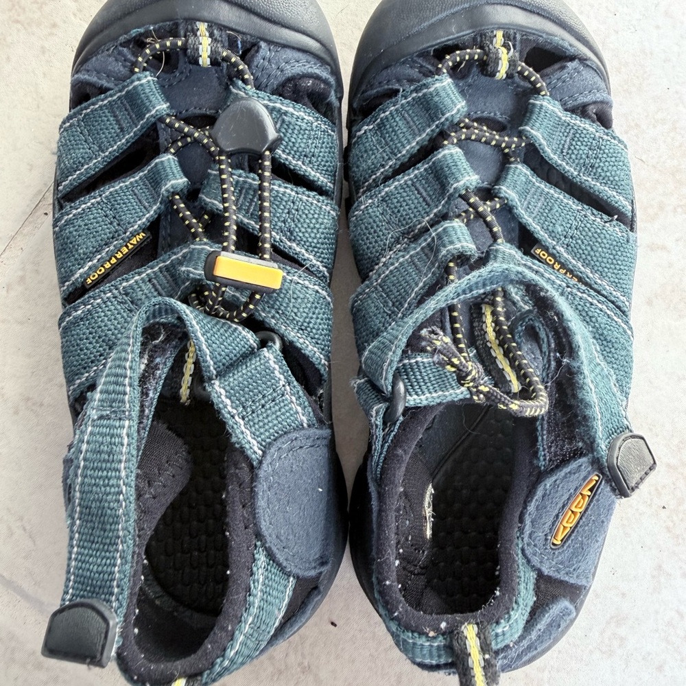 Keen Kids Teal and‎ Black Sandals